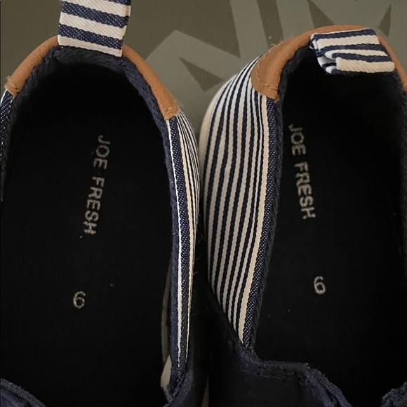 Joe Fresh Navy and White Kids Sneakers - Picture 4 of 4